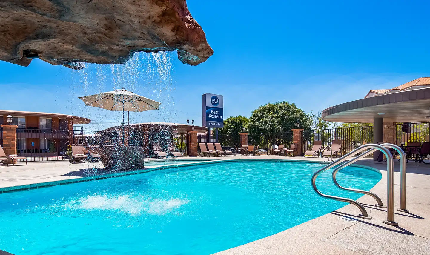 Best Western Coral Hills pool