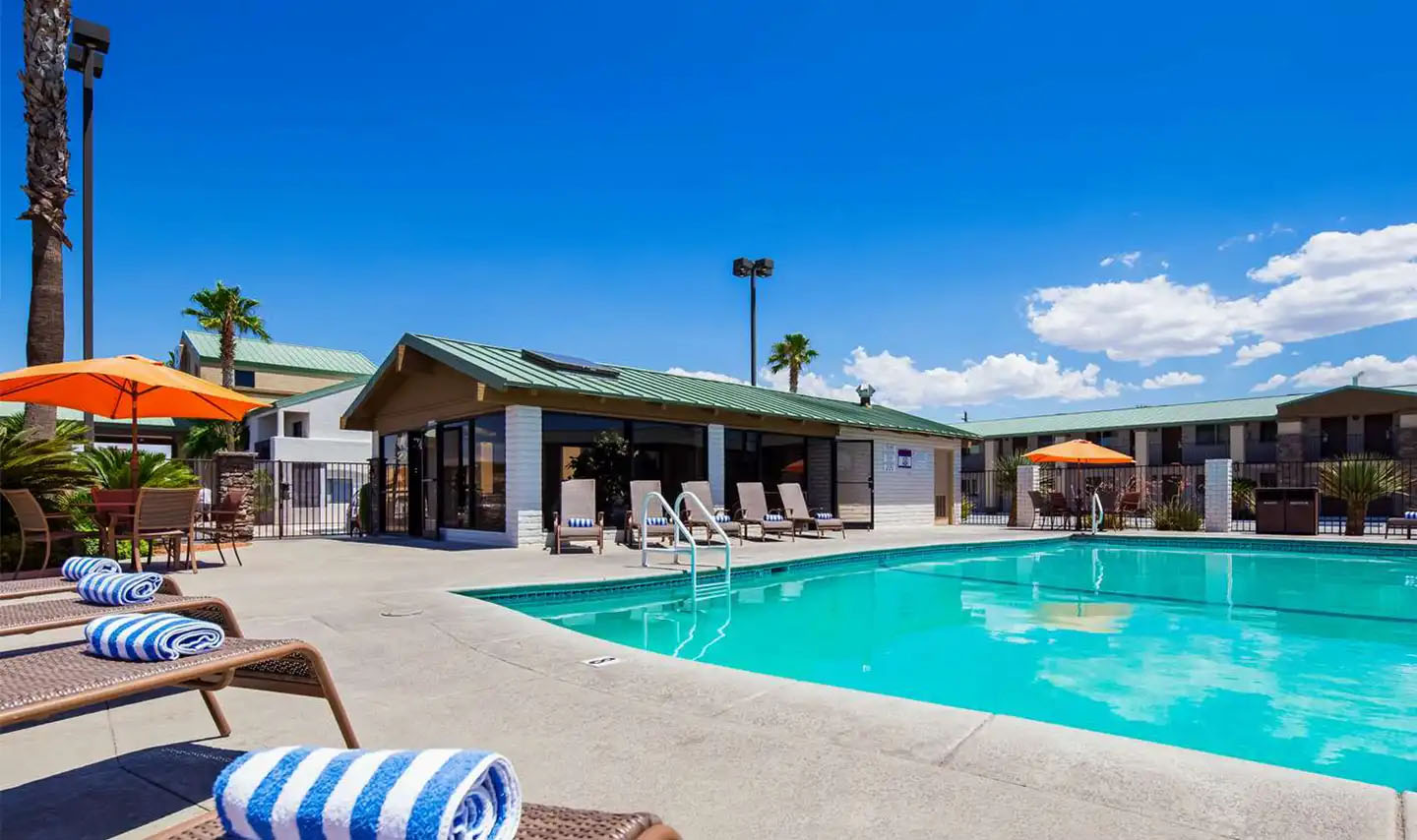 Best Western King's Inn pool